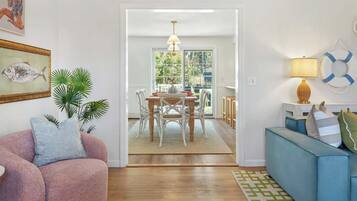 Télévision, baby-foot, espaces bureaux