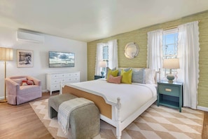 5 bedrooms, desk, iron/ironing board, travel cot