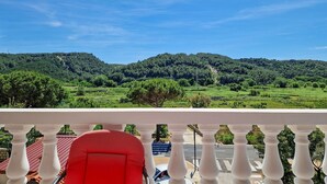 Property grounds - Cosy apartment for 7 people with WIFI, A/C, TV, terrace and panoramic view (Senj)