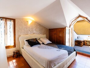 1 bedroom, travel crib, free WiFi