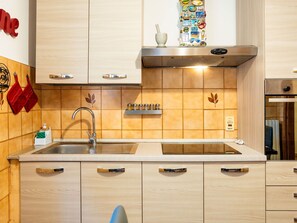 Oven, dishwasher, highchair