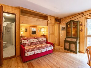 1 Schlafzimmer, Reisekinderbett