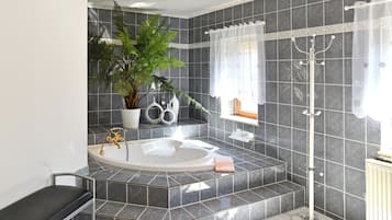 Deluxe Double Room | Bathroom | Bathtub, hair dryer, towels, toilet paper