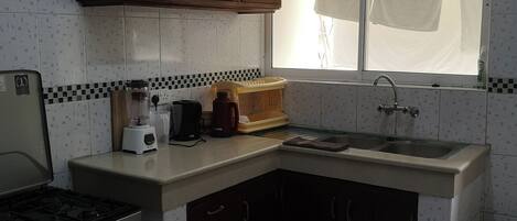 Deluxe Apartment, City View | Private kitchen