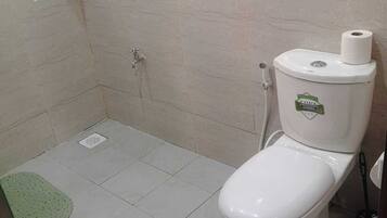 Family Apartment, City View | Bathroom | Shower, slippers, towels, soap