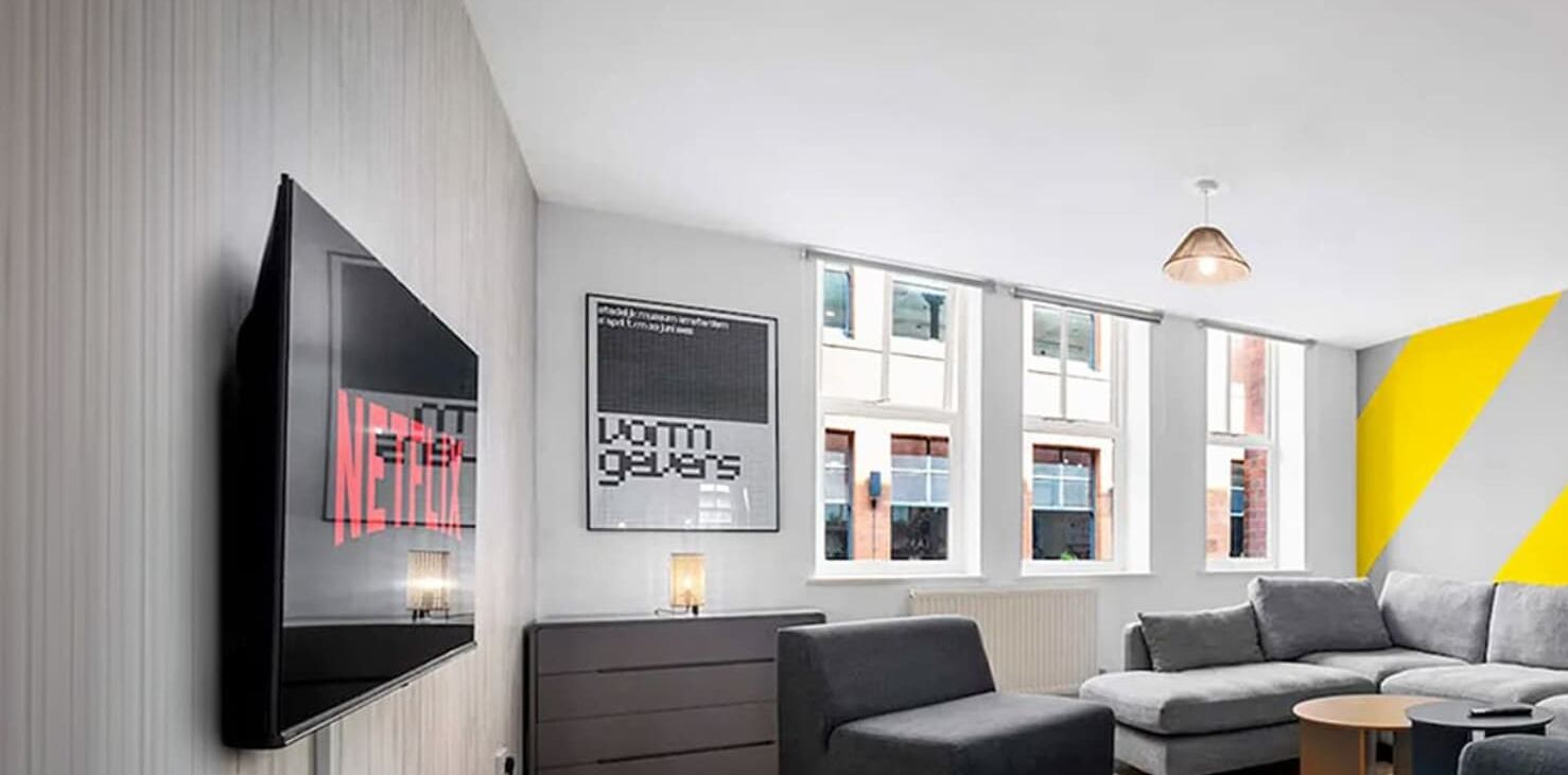 Televisión y oficina 