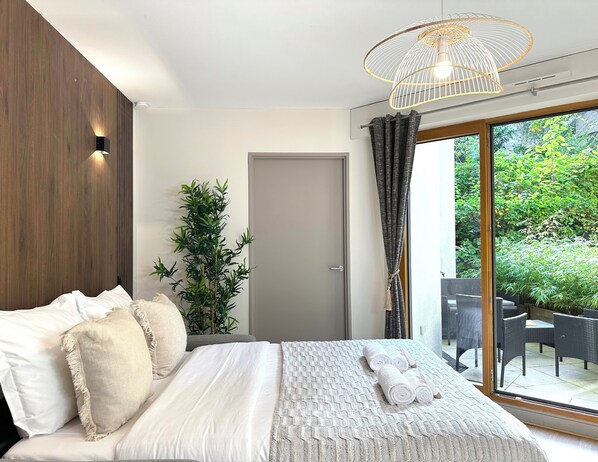 Comfort Studio, Garden View | Iron/ironing board, travel cot, free WiFi, bed sheets - 1607 Brancion (Paris)