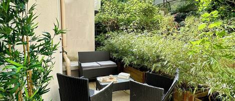 Studio Confort, vue sur le jardin | Terrasse/patio