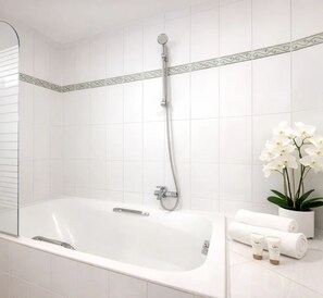 Comfort Studio, Garden View | Bathroom | Hair dryer, towels, soap, shampoo