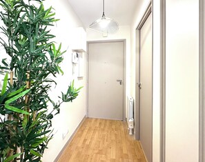 Interior entrance - 1607 Brancion (Paris)