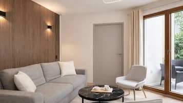 Monolocale comfort, vista giardino | Area soggiorno | Smart TV