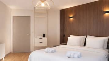 Comfort Studio, Garden View | Living area | Smart TV