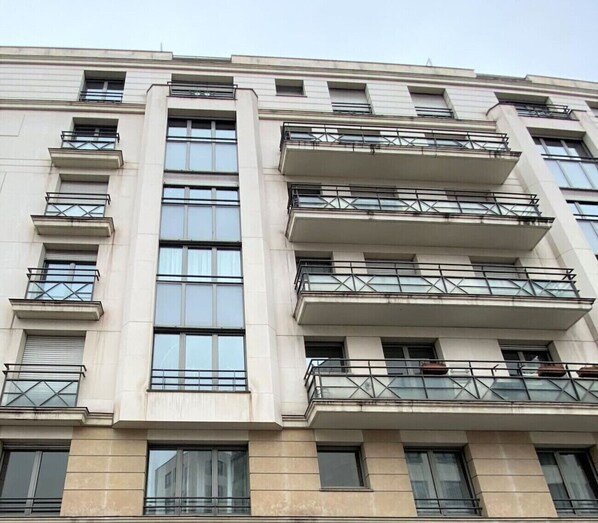 Exterior - 1607 Brancion (Paris)