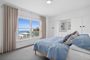 5 habitaciones, tabla de planchar con plancha, wifi y ropa de cama