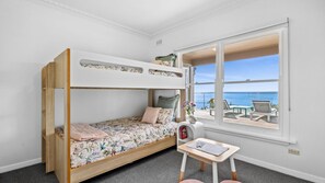 5 bedrooms, iron/ironing board, WiFi, bed sheets