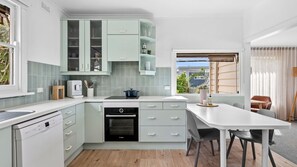 Kühlschrank, Ofen, Herdplatte, Geschirrspüler