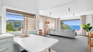 Smart TV - Lorne Beach Views - Beautiful 5 Bedrooms House for Families (Lorne)