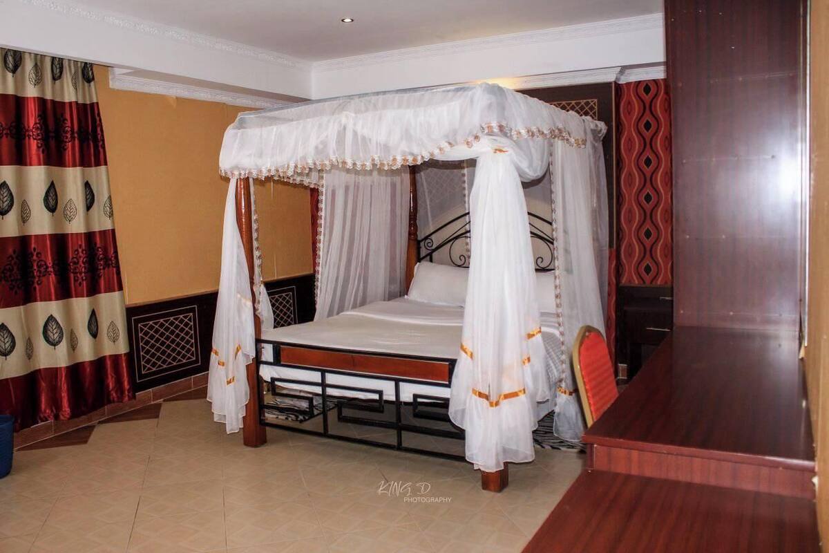 واي فاي مجانًا وملاءات أسرّة