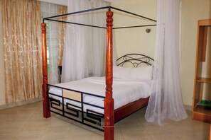 Superior Single Room, Garden View | Free WiFi, bed sheets - Lee Njiru Resort (Nakuru)