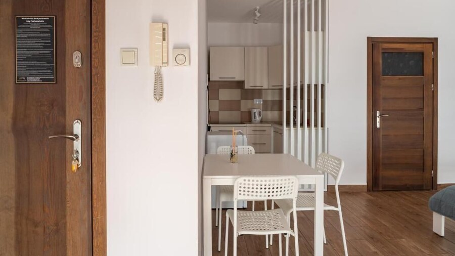 Przytulny apartament KOLEJOVA 12