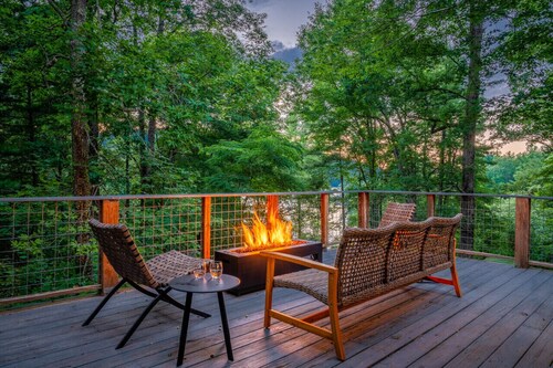 NEW Lake View A-Frame for 6*Hot Tub*Game Room*View