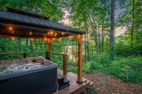 NEW Lake View A-Frame for 6*Hot Tub*Game Room*View