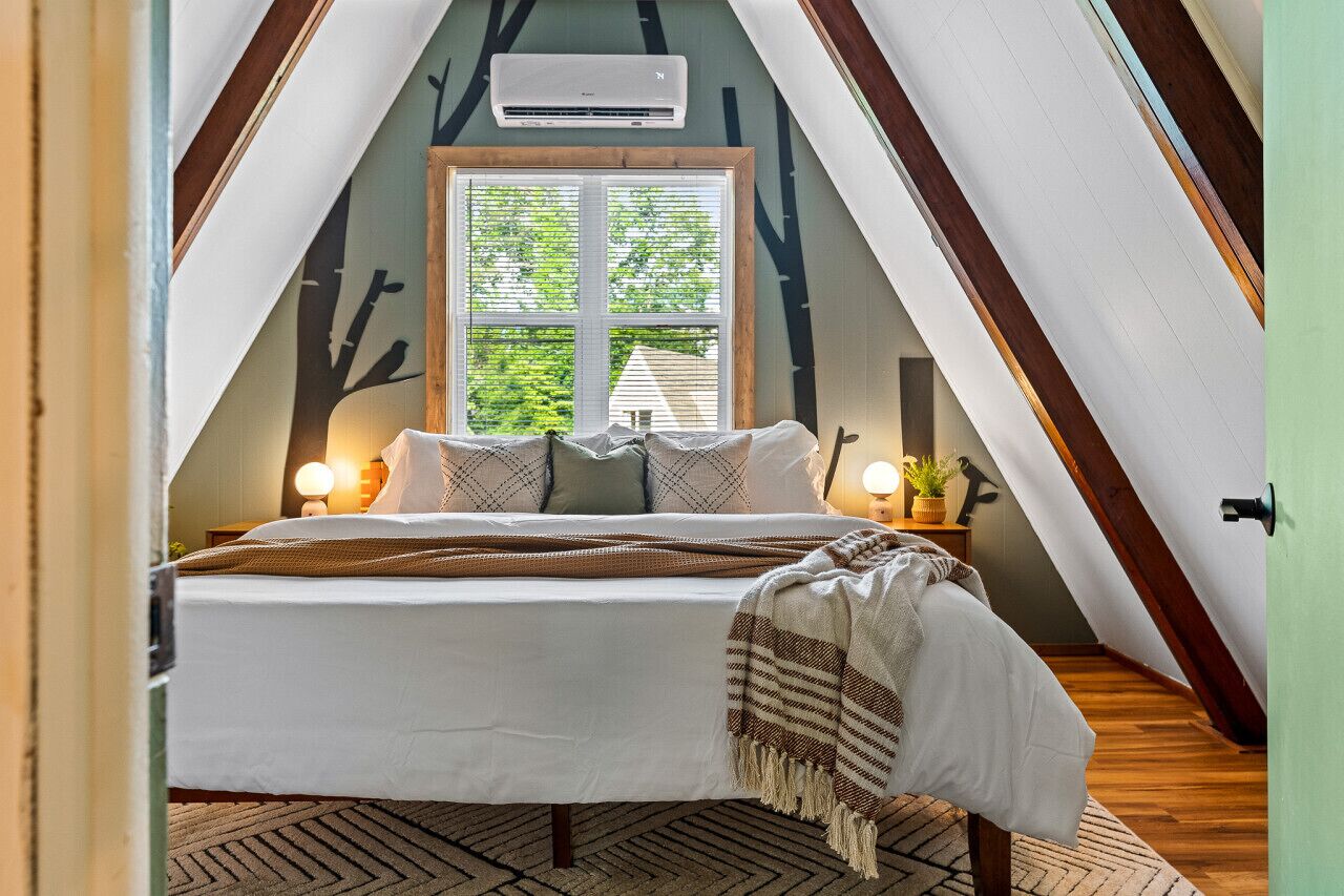 2 bedrooms, travel crib, WiFi, bed sheets