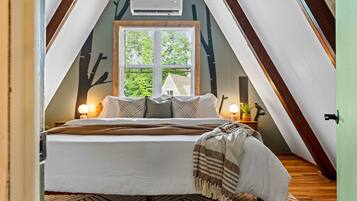 2 bedrooms, travel crib, WiFi, bed sheets