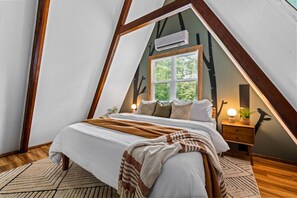 2 bedrooms, travel cot, WiFi, bed sheets