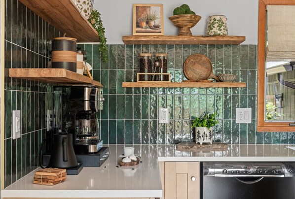 Microwave, oven, dishwasher, coffee/tea maker