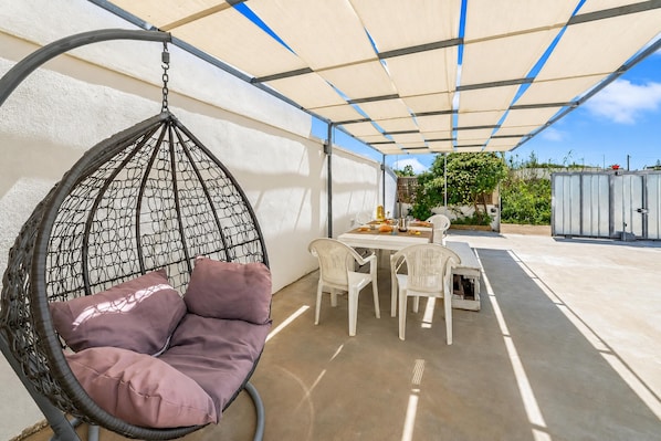 Family Villa, 2 Bedrooms, 2 Bathrooms, Sea Facing (Villa Benedetta 50m from Beach) | Outdoor dining