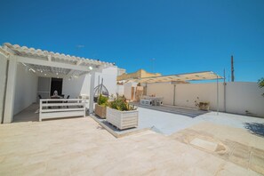 Family Villa, Multiple Bedrooms, 2 Bathrooms, Sea Facing (Villa Benedetta 50m from Beach) | Outdoor dining - Villa Benedetta 50m From Beach (Lecce)
