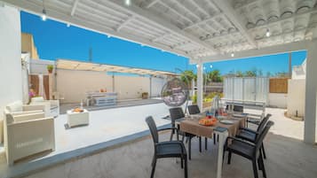 Family Villa, Multiple Bedrooms, 2 Bathrooms, Sea Facing (Villa Benedetta 50m from Beach) | Outdoor dining