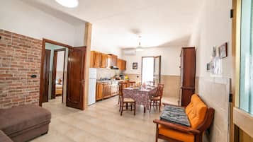 Vila família, 2 quartos, 2 banheiros, de frente para o mar (Villa Benedetta 50m from Beach) | Parte interna