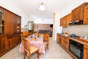 Family Villa, 2 Bedrooms, 2 Bathrooms, Sea Facing (Villa Benedetta 50m from Beach) | Private kitchen | Microwave, electric kettle, toaster - Villa Benedetta 50m From Beach (Lecce)