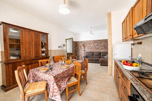 Family Villa, 2 Bedrooms, 2 Bathrooms, Sea Facing (Villa Benedetta 50m from Beach) | Dining - Villa Benedetta 50m From Beach (Lecce)