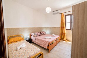 Family Villa, 2 Bedrooms, 2 Bathrooms, Sea Facing (Villa Benedetta 50m from Beach) | 2 bedrooms, WiFi - Villa Benedetta 50m From Beach (Lecce)