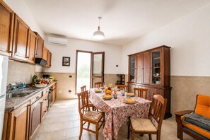 패밀리 빌라, 침실 2개, 욕실 2개, 바닷가 (Villa Benedetta 50m from Beach) | 다이닝