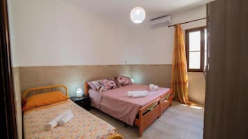 Familie villa, 2 slaapkamers, 2 badkamers, uitzicht op zee (Villa Benedetta On SeaShore) | 2 slaapkamers, gratis wifi, beddengoed