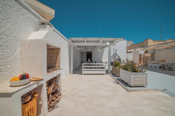 Outdoor dining - Villa Benedetta On Seashore (Lecce)