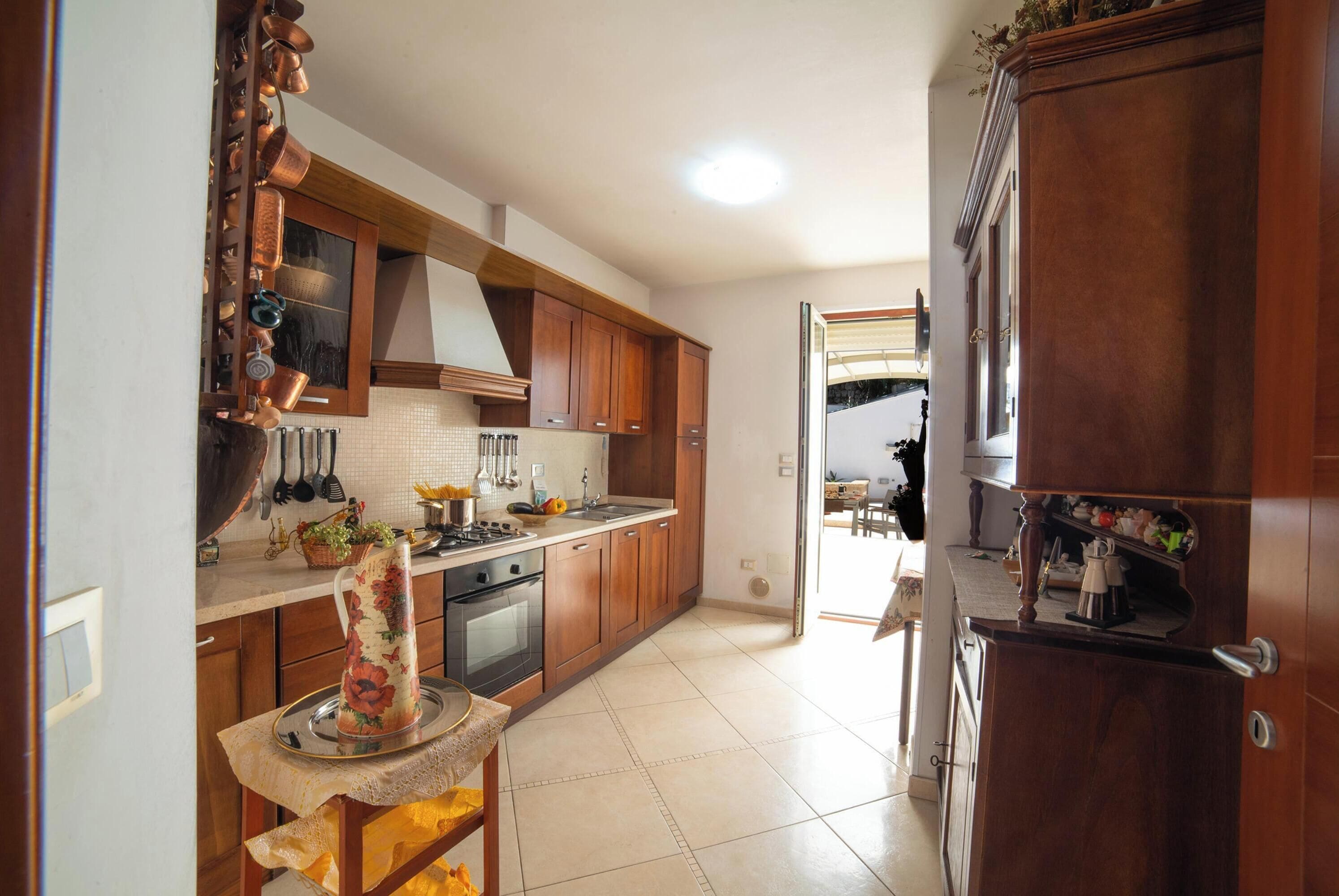Villa Familiale, 2 chambres, terrasse (Fortino House From 300 Meters To Sea) | Cuisine privée | Réfrigérateur, four, plaque de cuisson, lave-vaisselle