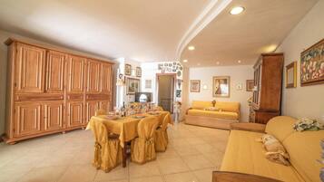 Family Villa, 2 Bedrooms (Fortino House From 300 Meters To Sea) | Living room