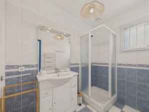 Shower, hair dryer - Pretty house for 4 people with garden (Saint-Vincent-sur-Jard)