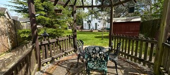 Tranquil Lincoln Retreat - 4 Bedroom House