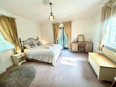 Private Lincoln Retreat - 4 Bedroom House