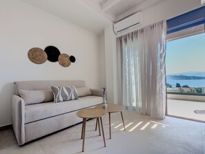 Suite Deluxe, balcon, vue mer | Coin séjour