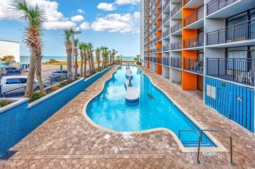 LA41 Sunny studio on the beach + Pool