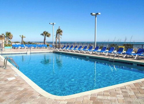 LA41 Sunny studio on the beach + Pool