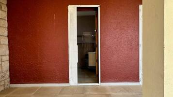 Villa, 5 Bedrooms, Private Pool, Garden View | Interior