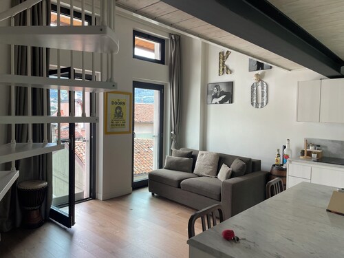 Open-plan loft overlooking Lake Como with private parking space